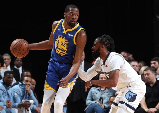 雪上飞驰，心向苍穹——滑雪运动的激情与蜕变（踏雪飞扬，志逐云天——滑雪的燃情与蜕变）