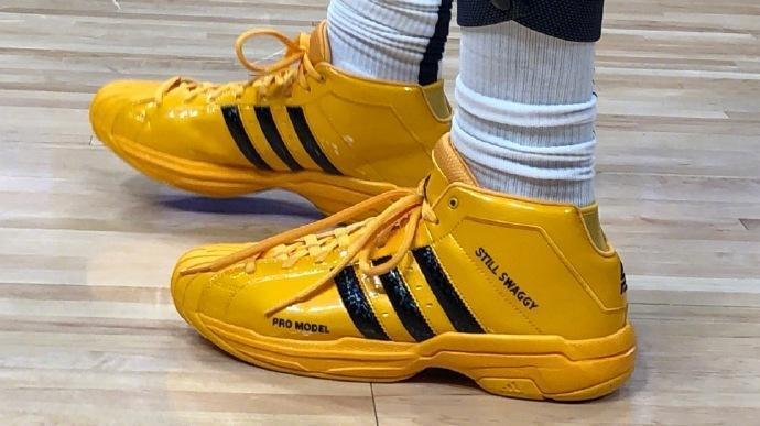 奎克利：我们需要每个人都肩负领袖责任 单靠一个人力量无法赢球（奎克利：领导力需全队共担，靠一人难赢球）