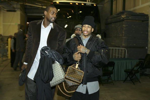 埃斯特旺经纪人：我们连续4年和巴萨谈转会，但对方财政困难（埃斯特旺经纪人：与巴萨四年洽谈转会受阻，因其财务吃紧）