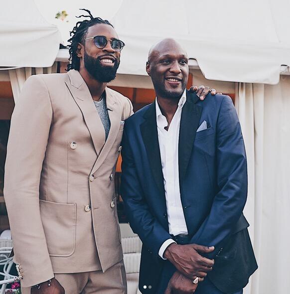 火力压制！布兰登·米勒自投自补 黄蜂轰11-1领先两位数打停骑士（火力全开！米勒自投自抢补篮，黄蜂打出11-1高潮两位数领先逼停骑士）