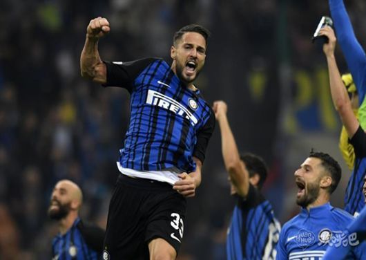 科贝：在阿劳霍遭遇心理问题后，孔德告诉弗里克他愿意踢中卫（科贝：阿劳霍出现心理困扰后，孔德已向弗里克表态愿出任中卫）