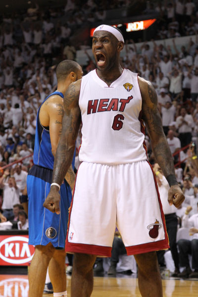 球星晒训练照，身体状态爆棚（球星晒出训练照，竞技状态拉满）