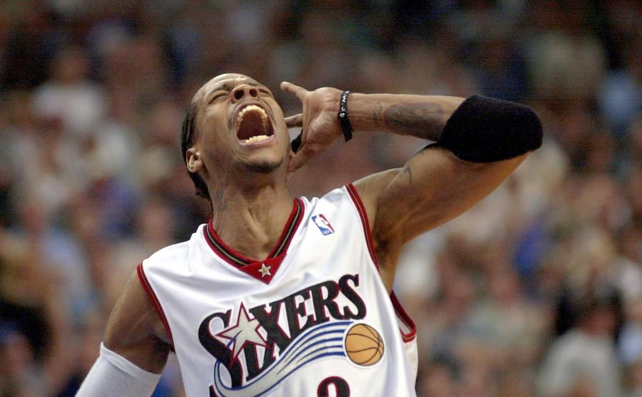 记者：西海岸外援戴维森返回巴西接受鼻梁手术，恢复期3个月（记者透露：西海岸外援戴维森回巴西做鼻梁手术，预计缺阵三个月）