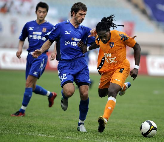 为了让阿隆索来皇马废了自己两年，去年给安切洛蒂5000万买人也不至于这样（为等阿隆索接班皇马两年空转，去年给安切洛蒂5000万引援也不该成这局面）