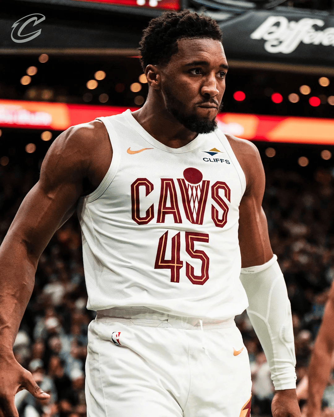 唐斯回归故地，重温旧梦（唐斯重返旧地，追忆往昔）