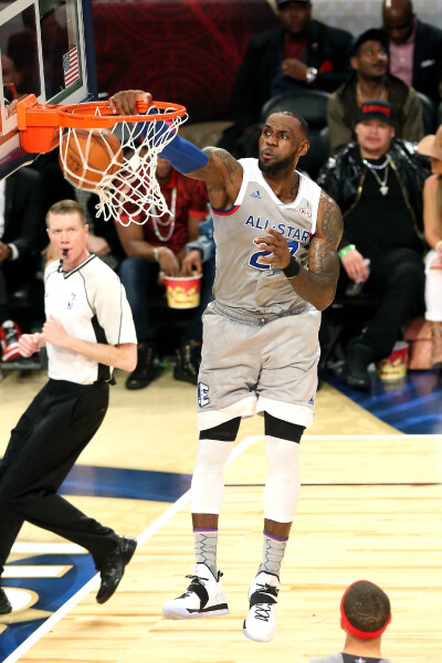 布冯：米兰现在所有运作都围绕出成绩展开，这必须归功于阿囧（布冯：米兰已全面围绕成绩运作，这一切应归功于阿囧）