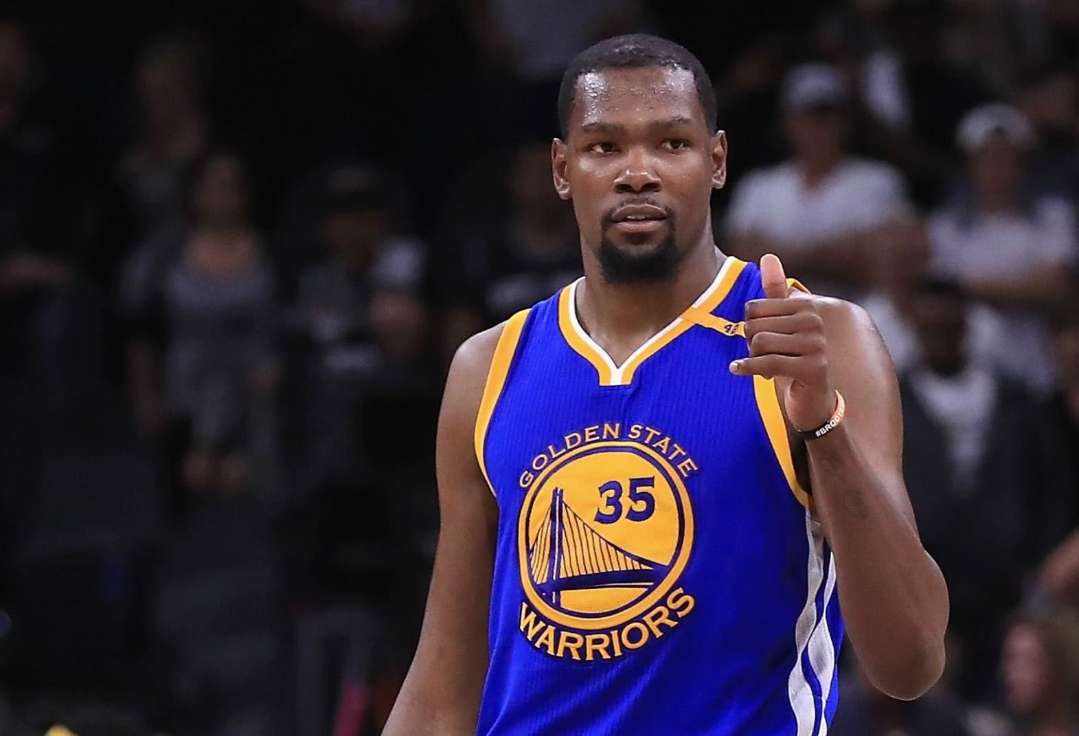 意杯战报：德容恩、帕萨利奇建功，亚特兰大4-0十人热那亚（意大利杯战报：德容恩、帕萨利奇破门，亚特兰大4-0大胜十人热那亚）