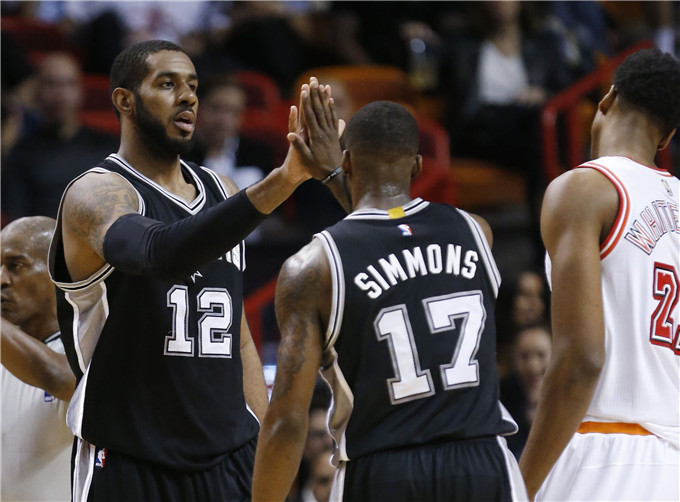 土耳其法院将费内巴切和加拉塔萨雷球员关押候审等待赌博的审判（土耳其法院拘押费内巴切与加拉塔萨雷球员，涉赌案候审）