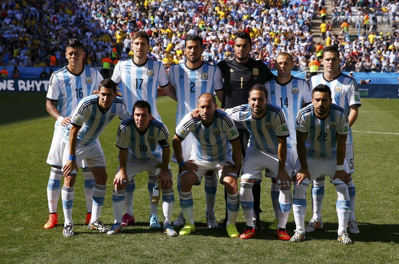 大博阿滕：我去巴萨得征得梅西的同意；夸他是谎言我喜欢C罗（大博阿滕：去巴萨要得梅西点头；夸他是违心话，我更喜欢C罗）