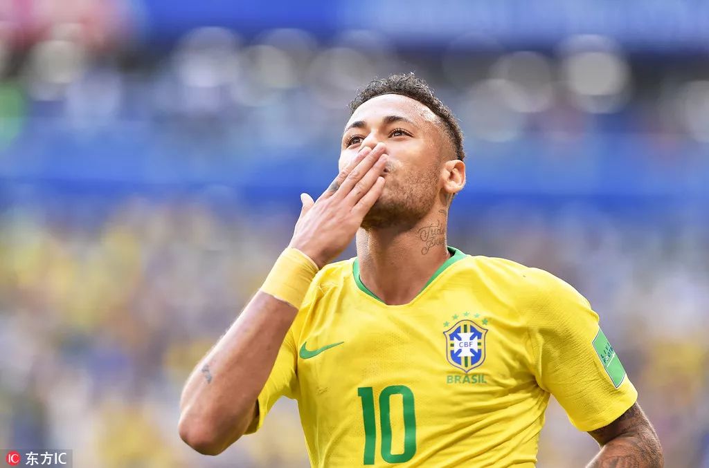 国脚助攻完成制胜球，球迷沸腾（国脚妙传造就制胜一球，球迷沸腾）