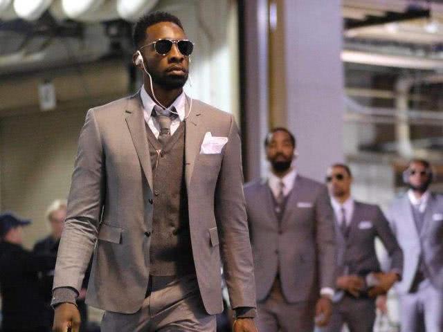 那不勒斯官方：吉尔摩周一将接受手术；据悉将缺阵至明年一月（那不勒斯官宣：吉尔摩将于周一接受手术，预计缺阵至明年一月）