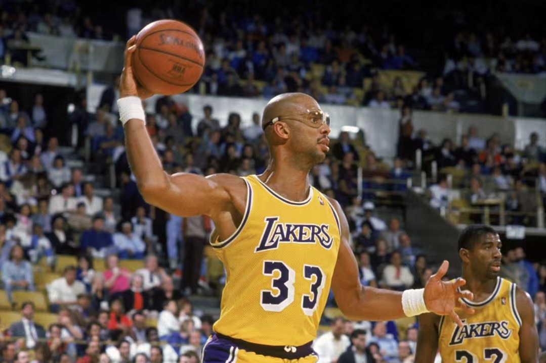 卡利亚里主帅：面对伊尔迪兹这种冠军球员，疏忽就会付出代价（卡利亚里主帅：对伊尔迪兹这类冠军级球员，哪怕一丝松懈都要付出代价）