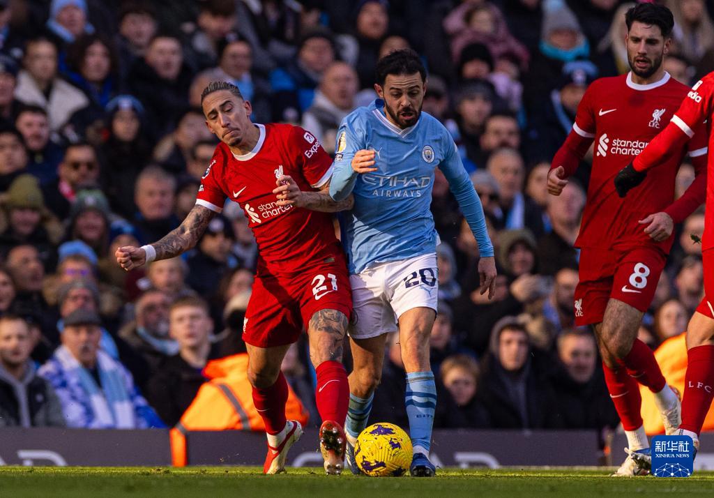 意甲球员在第12轮比赛中涂上红色面彩，向针对女性的暴力说不（意甲第12轮：球员以红色面彩发声，抵制针对女性的暴力）
