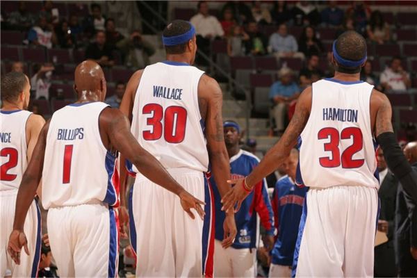 卖奖杯、卖主力、等收购，破产后的球队何去何从（卖杯卖人待接盘：破产球队路在何方）