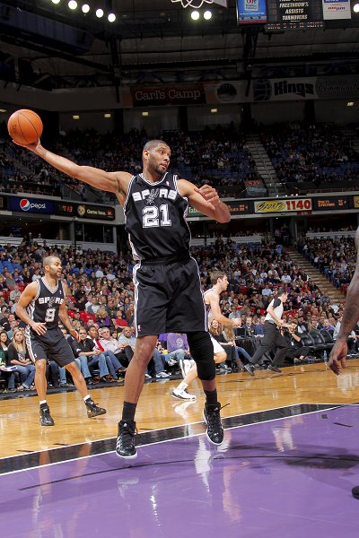 篮网今天赢雄鹿45分，追平队史最高单场净胜分纪录（篮网今日以45分大胜雄鹿，追平队史单场最大净胜分纪录）