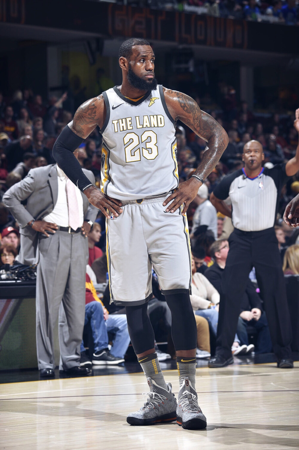 全设备体育人物故事界面